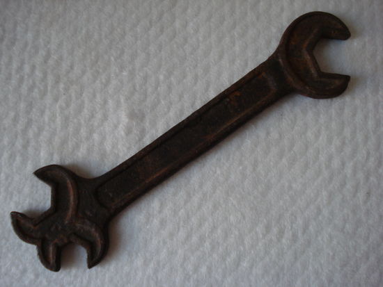 Старинный рожковый гаечный ключ. Первая четверть прошлого века.(2).
