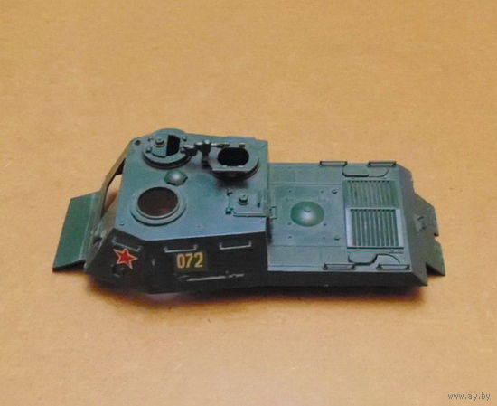 Верхняя часть сборной модели для склеивания (СССР). Техника: советский средний танк.