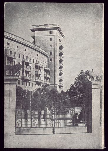 Тбилиси Стоквартирный дом на площади Героев