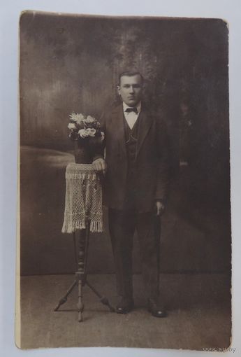Фото мужчины 20-е годы. Размер 8.3-13.3 см.