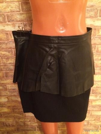 Стильная юбка H/M  на 44-46 размер, черны цвет, сверху юбочка из искусственной кожи, очень стильно и классно смотрится. Новая. Поталии 43 см, длина 44см.