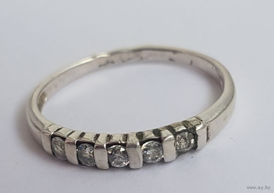 Кольцо серебро,  проба, пять вставок кристаллов, размер 17 мм