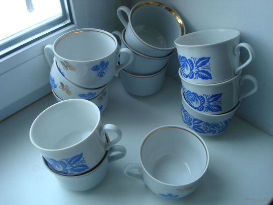 Чашки чайные из СССР. Осталась одна белая чашка с золотой полоской .
