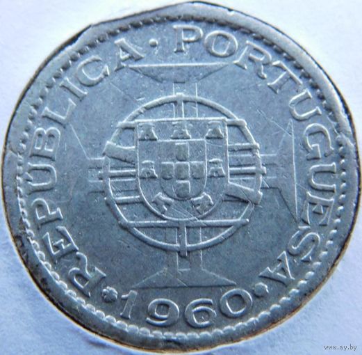 8. Мозамбик Португальский 5 эскудо 1960 год, серебро