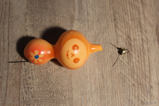 Стеклянная ёлочная игрушка "Чебурашка", времён СССР, длина 13 см.