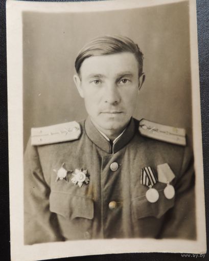 Фото "Капитан с боевыми наградами", 1945 г.