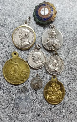 Медальоны католические 8 штук