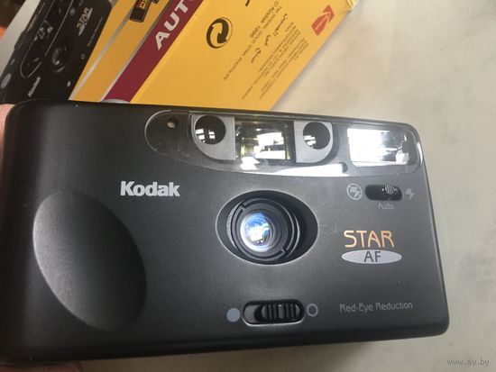 Kodak Star AF - винтажная компактная 35-миллиметровая камера выпущенная в 1995 году.  Широкоугольный объектив 34 мм, диафрагма f/5,6.  Система автофокусировки AF.