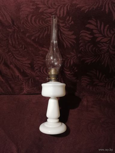 Керосиновая лампа старинная молочное стекло