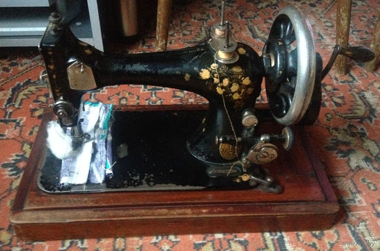 Швейная машинка SINGER (ЗИНГЕР) в рабочем состоянии