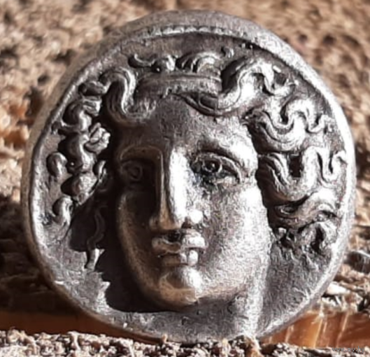 Греция. Лариса в Фессалии 356 B C нимфа лошадь  серебряная драхма
