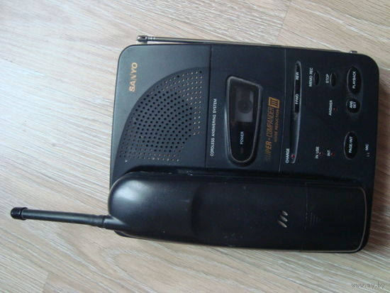 Радиотелефон Sanyo c кассетным автоответчиком