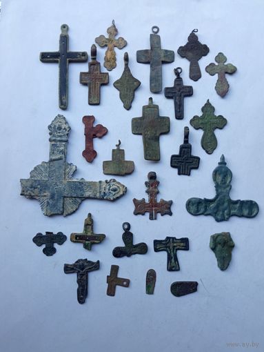 Крестики и части от них + крест-реликварий .