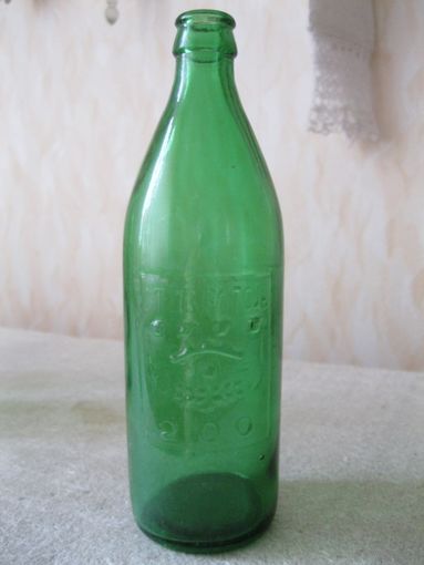 Красивая пивная бутылка "200 ЛЕТ СТАВРОПОЛЮ". СССР, 1977 год.