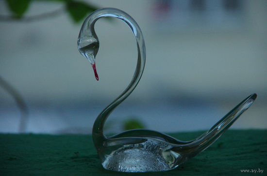 Статуэтка "Лебедь" стекло Неман ( высота 13,5 см, ширина 13 см )  целая