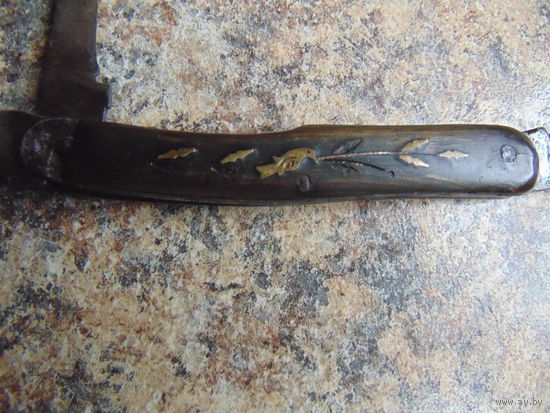 Старинный ножик с бронзовой вставкой.