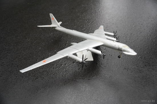 Модель самолёта ту-20