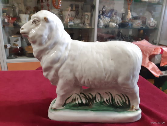 Статуэтка фарфоровая  Овечка (овца, овен), СССР