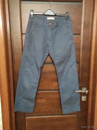 Брюки джинсы на 42-46 цвет пыльно-синий, хорошее состояние. Длина 99,5 см, ПОталии 41 см, ПОбедер 53 см. Очень классные джинсы.