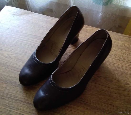 Туфли женские  из  натуральной кожи,  коричневые Витебск Размер 23 Каблук 7 см, б-у