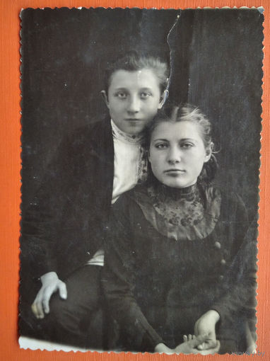 Парень и девушка. Фото времен ВОВ. 1943 г. 8х12 см.