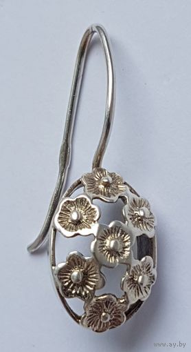 Серьга серебро,  Яблоневый цвет, размер декора 1,6 см, длина серьги 3,1 см. Одна штука