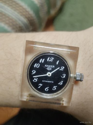 Часы Anker ,в пластиковом корпусе, редкие