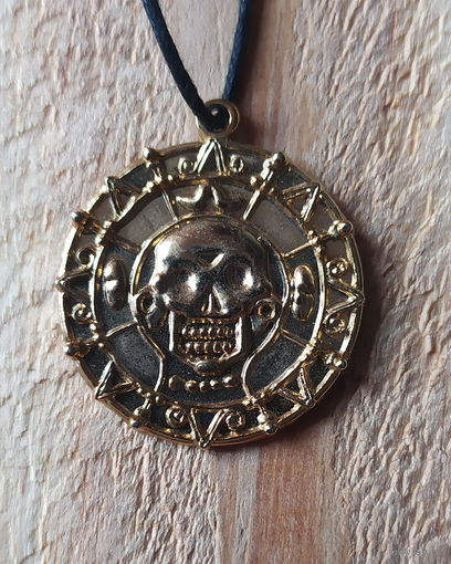 Официальный тотем, кулон, медальон к фильму Пираты Карибского моря_2