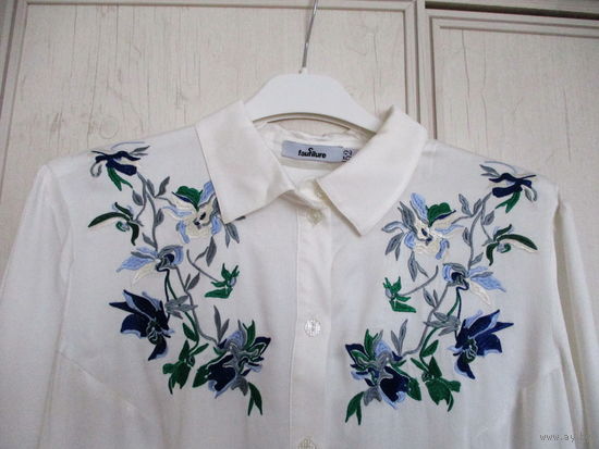 Белая блузка с красивой вышивкой Р-р 50-52 . Вискоза