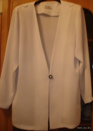Белый фирменный пиджак, р-р 50-52