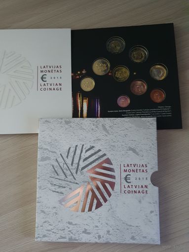 Латвия 2015 официальный набор монет евро (9 монет, от 1 цента до 2 евро и 2 евро Председательство в ЕС)