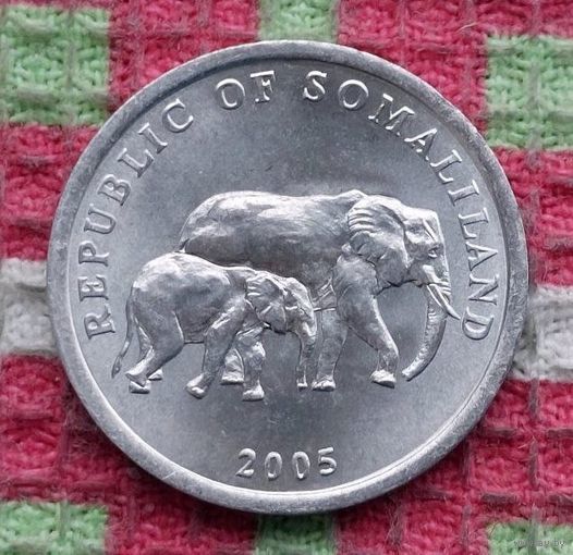 Сомалиленд 5 шиллингов 2005 года, UNC. ФАО. Слоны.