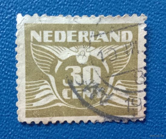 Нидерланды Стандарт Летящий голубь