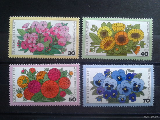 ФРГ 1976 Букеты цветов Михель-3,8 евро полная серия