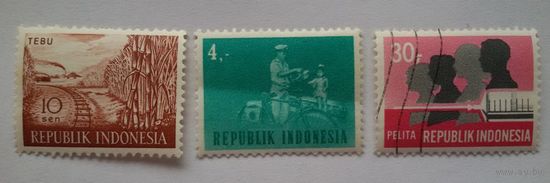 Индонезия. 3 стандартные марки.