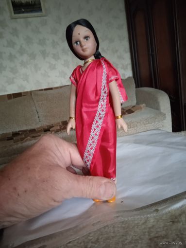 Кукла фарфоровая"куклы в национальных одеждах"