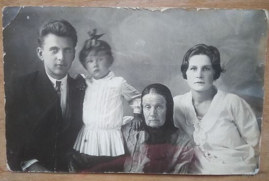 Семейный портрет. Фото 1931 г. 9х13 см