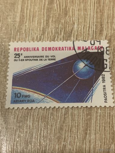 Мадагаскар 1982. Первый искусственный спутник земли. Марка из серии