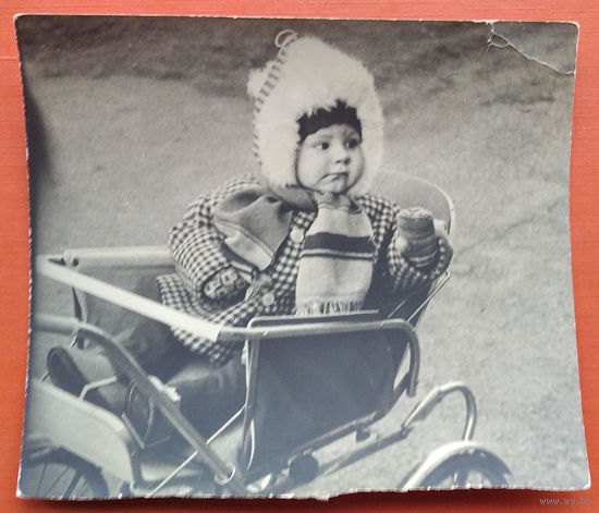 Фото ребенка в коляске. 1960-е г. 12х14 см.