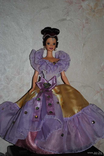 Продам новое ПЛАТЬЕ для куклы Барби: "КРЕМ БРЮЛЕ" - машинный самошив, сидит весьма аккуратно. Сама кукла, как и её головной убор в стоимость не входят. Пересыл по почте платный!