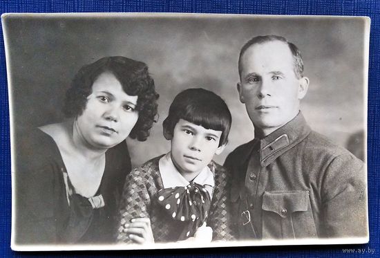 Фото военного с семьей. 1936 г. 9х14 см.