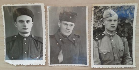 Фото солдат в различном обмундировании. 1950-е. 5х8 см