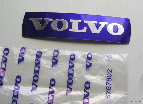 Наклейка эмблемы решетки радиатора 30796427  VOLVO Размер 133х33 мм