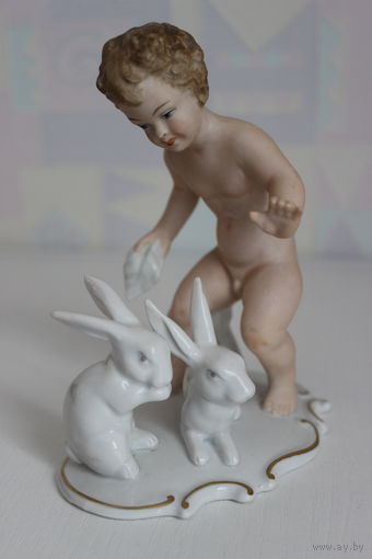 Фарфоровая статуэтка Мальчик Путти с кроликами. WALLENDORF. Германия