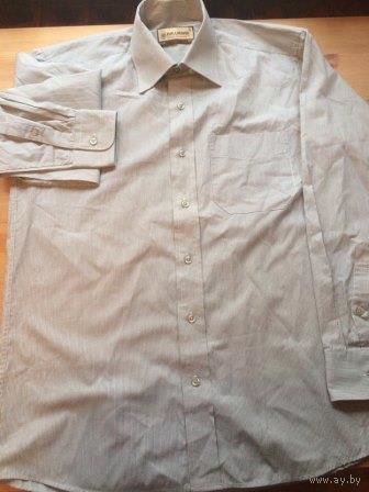 Стильная мужская рубашка Hallmark на 44-46 размер, 39 см горло. Красивый серый цвет в черную тонкую полоску. Длина 75 см, длина рукава 59 см, ПОгруди 54 см. Б/у в хорошем состоянии.