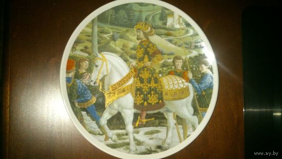 КОМПЛЕКТ красивых коллекционных тарелок. Из фрески  "Шествие волхвов" (Флоренция, капелла дворца Медичи-Риккарди, 1459-1460). ОТЛИЧНОЕ СОСТОЯНИЕ! РЕДКОСТЬ!  Диаметр 195 мм.