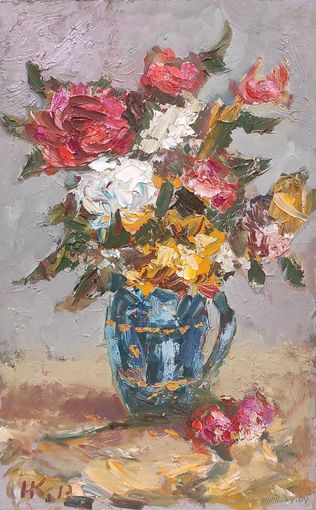 Букет цветов в синей вазе