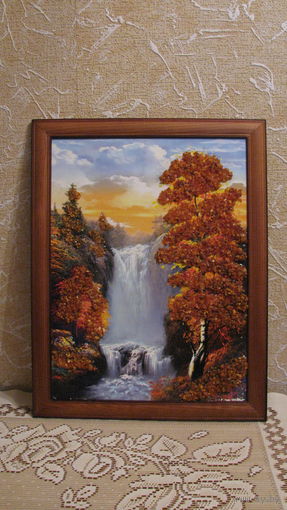 Картина с янтарем (35 см х 45 см).