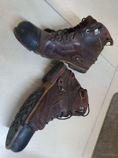 Крепчайшие американские  ботинки на кожаных шнурках и из лошадиной кожи привезённые  лётчиком  Витебского полка ВТА в 90-х из Америки