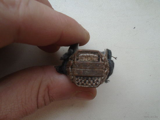 Перстень WEST WALL 100 % оригинал.Только для коллекционирования и коллекционерам.Надписи по середине,их не видно на фото,Продается только щиток от перстня.очень редкий.Германия WW2